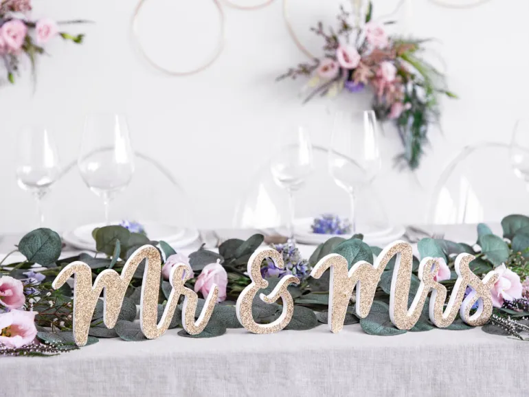 Dekorasjon - "Mr" & "Mrs" - Gull