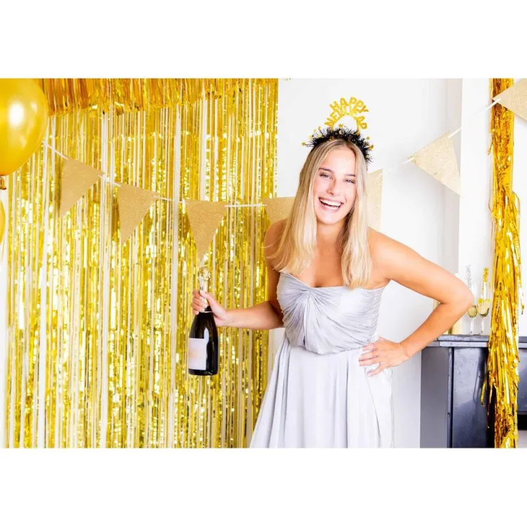 Tiara - "Happy New Year" - Gull